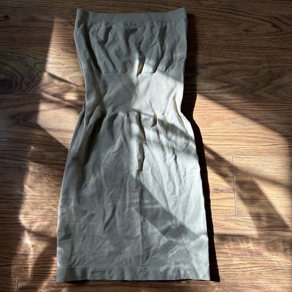 TAN FITTED SLIP DRESS - Picture 5 of 6